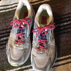 Brooks Ravenna 6 Running Women-11